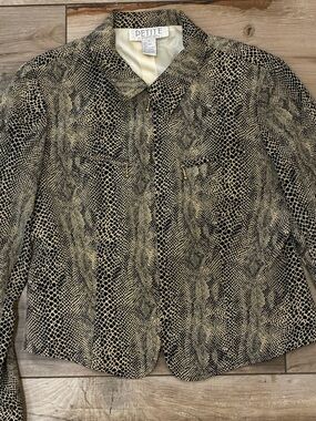 Petite Sophisticate Black & Beige artificial snake Print light weight Jacket